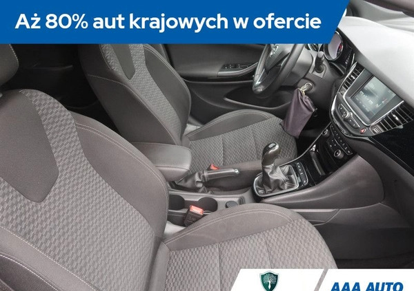 Opel Astra cena 43000 przebieg: 132747, rok produkcji 2017 z Ozorków małe 172
